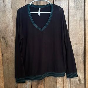 RVCA Women’s V-Neck Light weight sweater Black Large